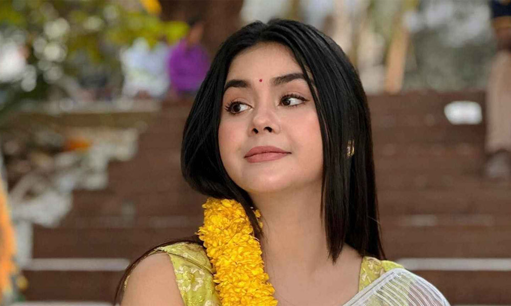 ‘খান’ পদবি বাদ দিলেন রোজা, সরালেন তাহসানের ছবি