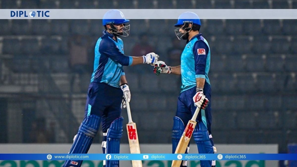 বিপিএলে নোয়াখালী এক্সপ্রেসে বাবা নবীর সামনে ছেলে ইসাখিল শো!