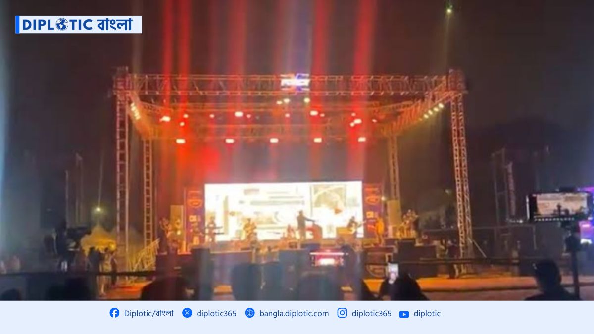 ঢাবি কনসার্টে ফ্রি সিগারেট বিতরণ, তোপের মুখে ডাকসু