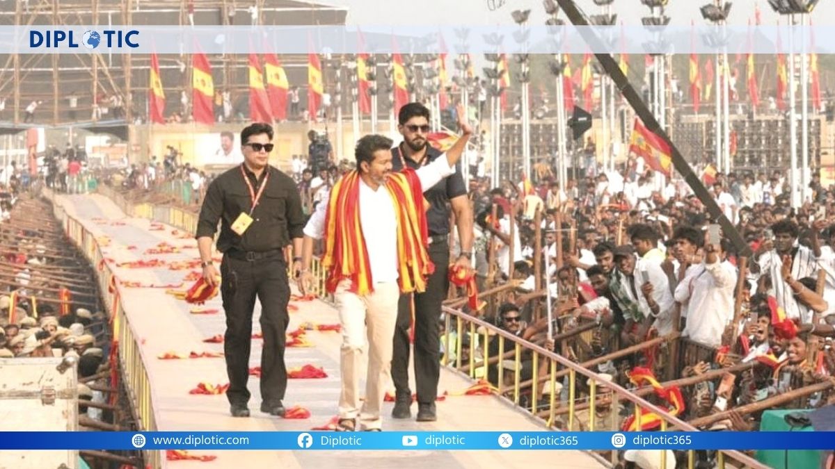 বিশ্বের সবচেয়ে বড় গণতন্ত্র, সেন্সর বোর্ড ও থালাপাথি বিজয়